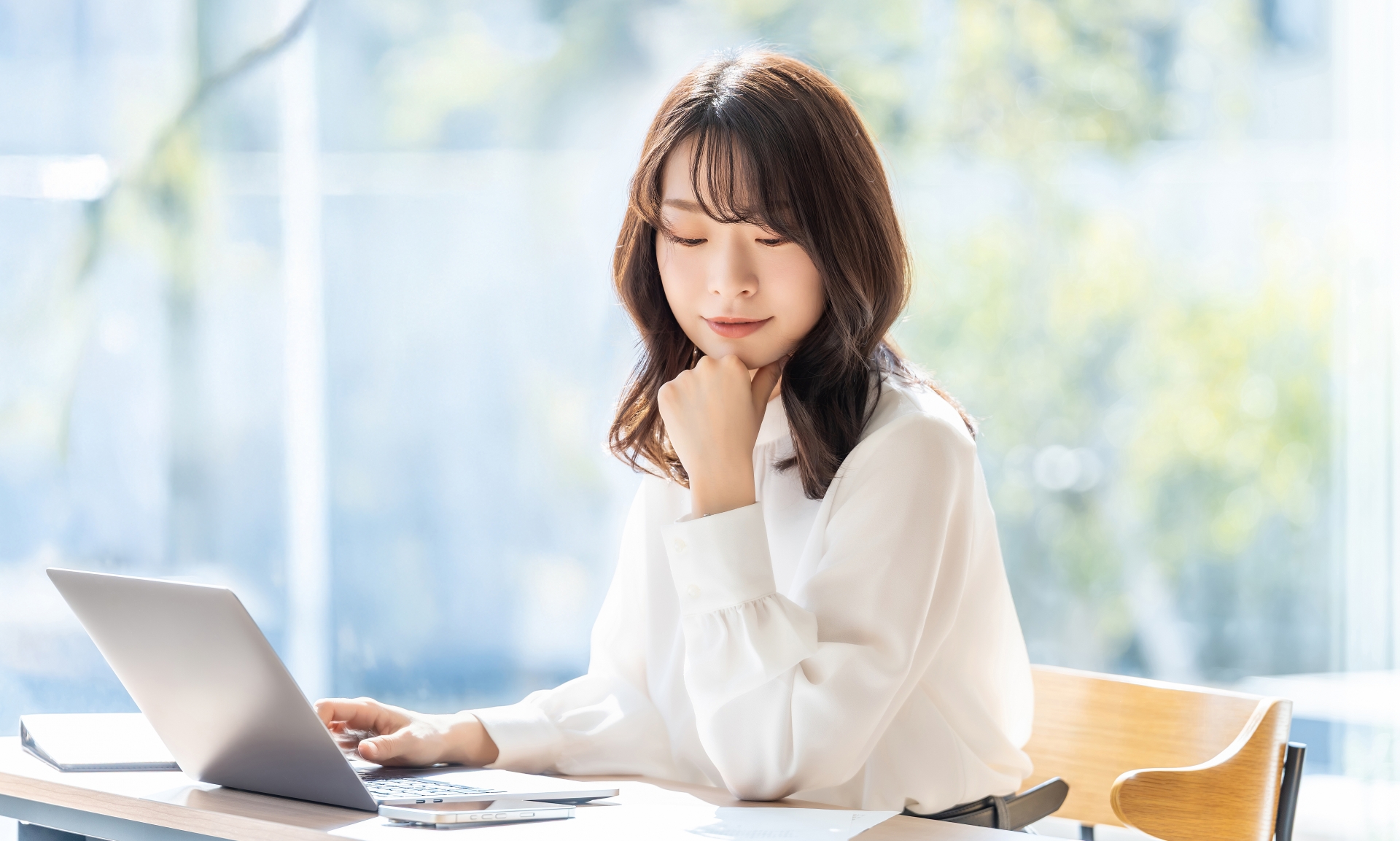 女性